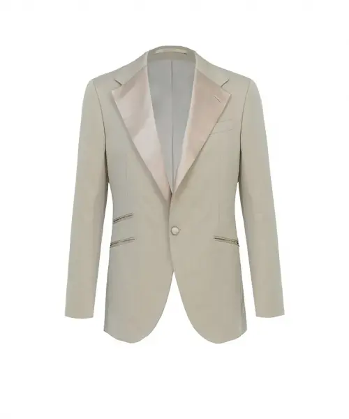 Smoking Pure Élégance beige avec revers satinés ton sur ton, chemise plissée blanche et nœud papillon noir.