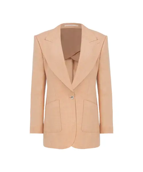 Veste beige sable Pure Elegance avec larges revers, fermeture à un bouton et poches plaquées, sur fond blanc.