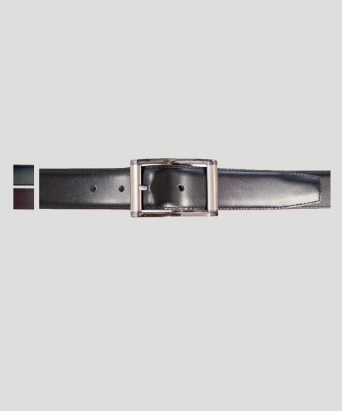 Ceinture en cuir noir avec surpiqûres discrètes et boucle rectangulaire argentée, présentée à plat sur fond clair.
